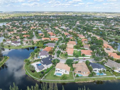 3761 144th Ave, Hollywood FL  33027-3785 exterior