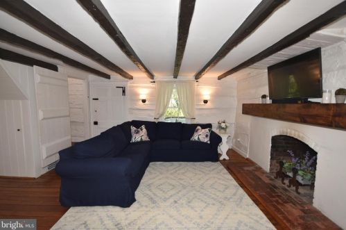 6745 Fayette St, Haymarket VA  20169-2916 exterior