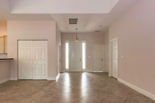 2111 Mandrake Cir, Fort Pierce, FL 34952-6930