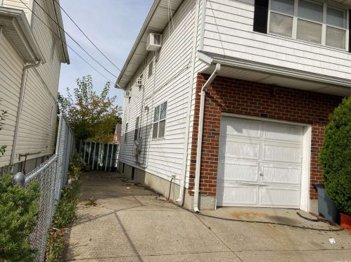149 Carnegie Ave, Floral Park, NY 11003-1215