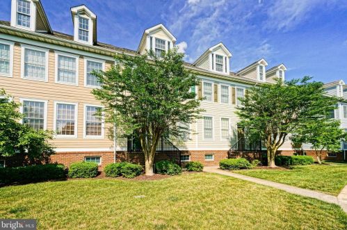 3 Village Green Dr, Millville, DE 19970-3200