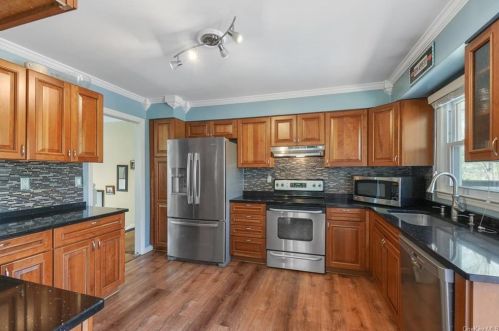 2 Mohawk Ln, Yorktown Hgts NY  10598-6328 exterior