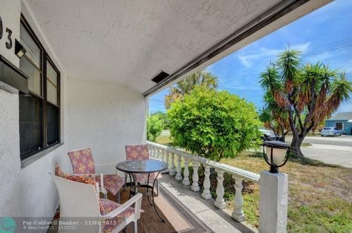 103 10th St, Boynton Beach FL  33435-2976 exterior