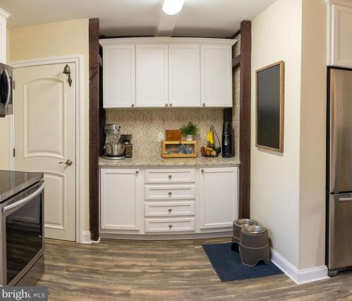 19201 Cardinal Heights Rd, Triangle VA  22172-2406 exterior