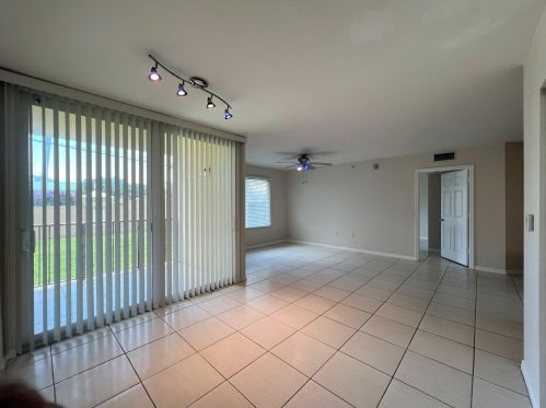 202 Villa Cir, Boynton Beach FL  33435-8905 exterior