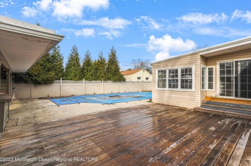 18 Hollywood Dr, Bricktown NJ  08723-3449 exterior