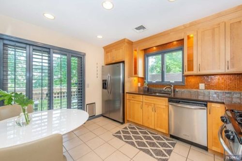 122 Woodside Ave, Ridgewood NJ 07450-5028 exterior