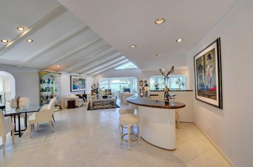 28 Glens Dr, Boynton Beach FL  33436-6207 exterior