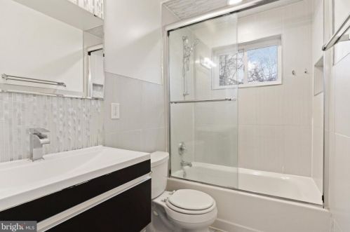 3216 Hewitt St, Falls Church VA  22042-2508 exterior