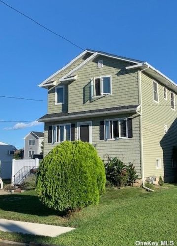 77 Palm St, North Lindenhurst, NY 11757-5706