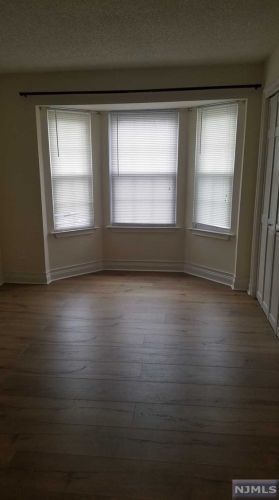 620 Plum Ter, Mahwah NJ  07430-3441 exterior