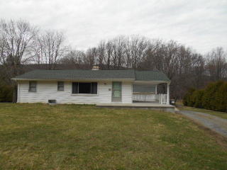 10 Swalm Ln, Bordnersville, PA 17038-8141