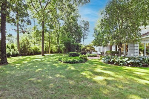 19 Montrose Pl, Huntington Station NY 11747-3403 exterior