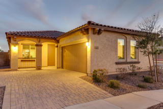 3055 Ivanhoe St, Gilbert, AZ 85295-9071