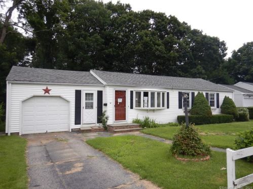 40 Surrey Ln, Norwich, CT 06360-6543