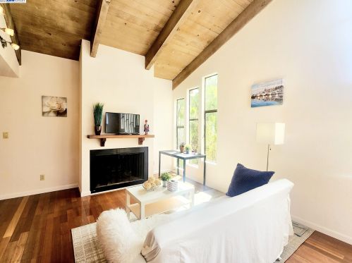 2352 Hilgard Ave, Berkeley CA  94709-1312 exterior