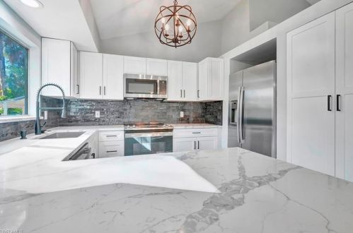 140 18th St, Naples, FL 34120-3639