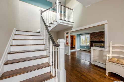 97 Norman Ave, Amityville, NY 11701-4206