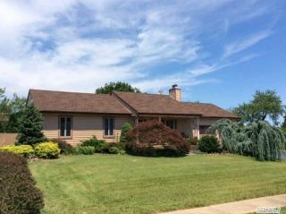 107 Bishop Ln, Holbrook, NY 11741-5026
