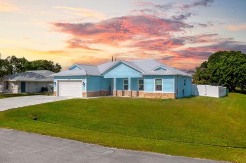 704 Avens St, Fort Pierce, FL 34983-8757