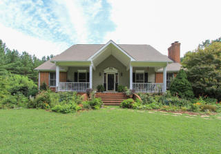 1553 Foxfire Ln, Bedford, VA 24523-6272