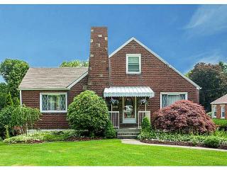 498 Sandra Dr, Trafford, PA 15085-1310