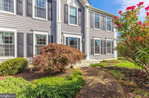 13177 Oak Farm Dr, Woodbridge, VA 22192-3819