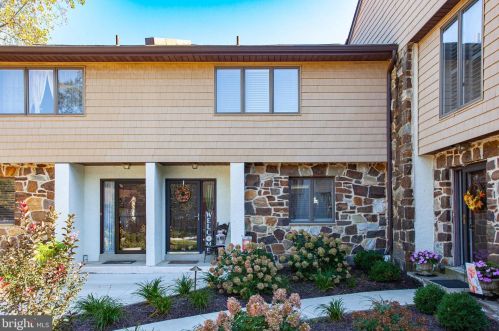 2 Eagleview Dr, Newtown Square, PA 19073-2224