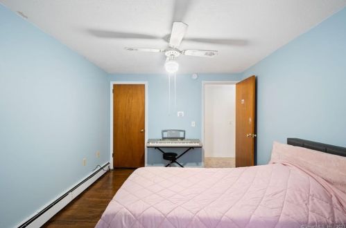 11 Palmer Dr, Gales Ferry CT  06335-1529 exterior