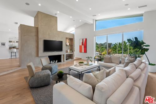 3423 Scadlock Ln, Van Nuys CA  91403-4915 exterior