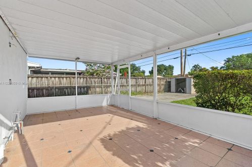 6529 21 St, Hollywood FL 33023-2807 exterior