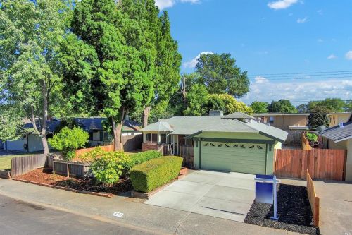 471 Buckeye St, Vacaville, CA 95688-2630