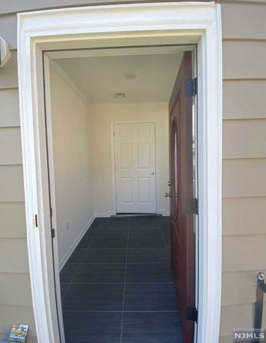 612 Drake Ave, Roselle, NJ 07203-2249