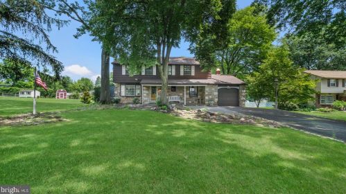 131 Cherry Blossom Dr, Southampton, PA 18966-1016