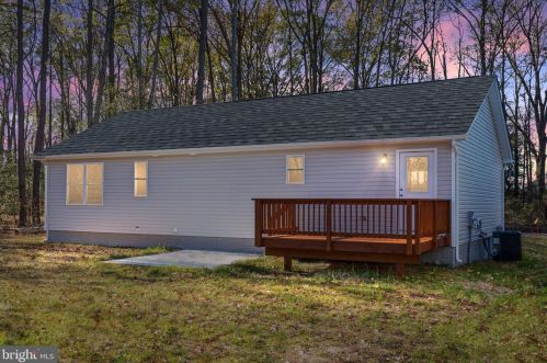 250 Currioman Dr, Montross, VA 22520-4145