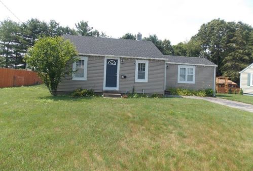 107 Endicott Dr, Warwick, RI 02886-9607