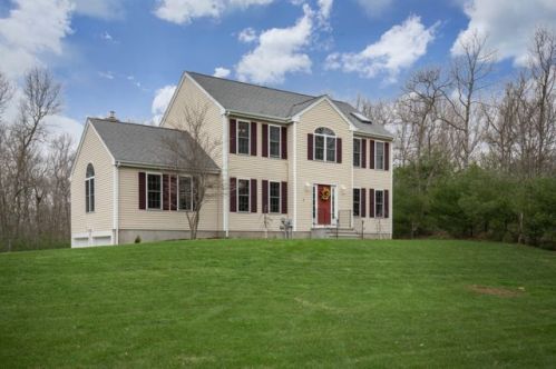 6 Hilltop Dr, Douglas, MA 01516-2576