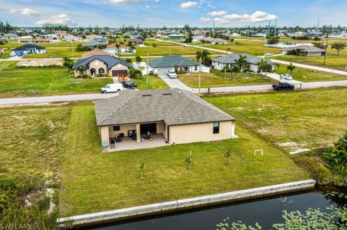 2434 6th Ter, Cape Coral, FL 33993-7168