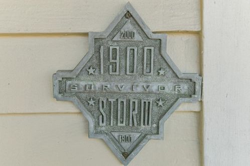 1927 Broadway St, Galveston, TX 77550-4617