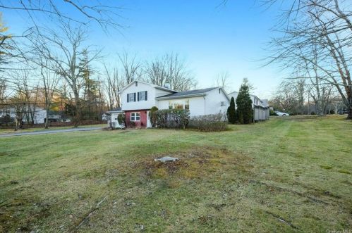 114 Somerston Rd, Yorktown Hgts, NY 10598-2218
