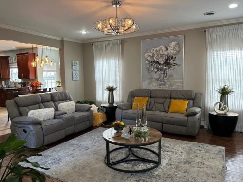 1690 Wagon Wheel Dr, Easton PA  18040-8273 exterior