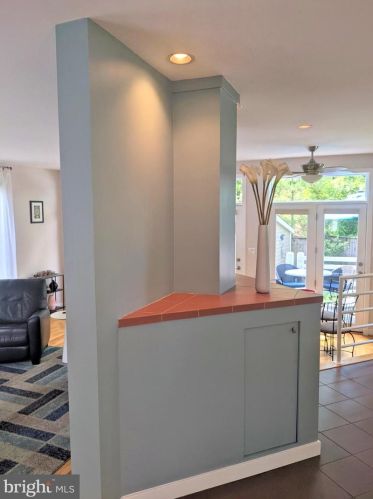 406 West St, Falls Church, VA 22046-2825