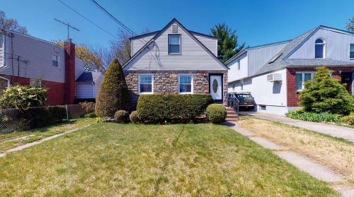 969 3rd St, New Hyde Park, NY 11040-2833