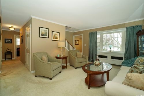 22 Ellen Pl, San Remo NY  11754-3606 exterior