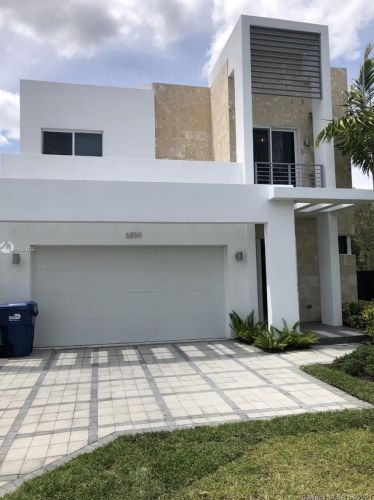 6850 103rd Ave, Miami, FL 33178-3904