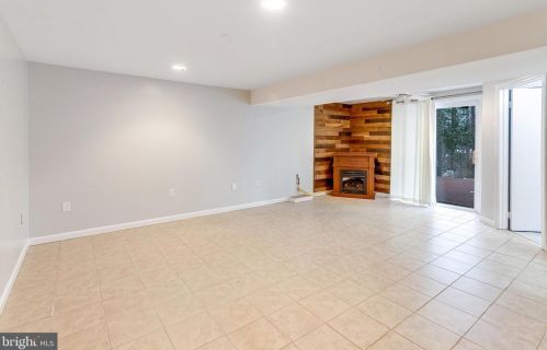 5483 Rector Dr, Woodbridge VA  22193-3703 exterior