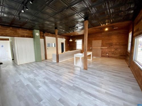 2030 Broad Street Rd, Dabneys, VA 23102-2102