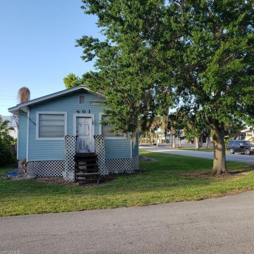 301 Avenue K, Moore Haven, FL 33471-2111