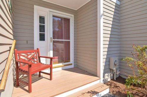 63 Laurelwood Dr, Hopedale, MA 01747-1983