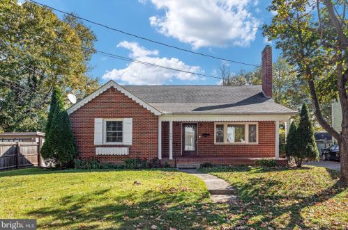 243 Sharpe St, Strasburg, VA 22657-2202